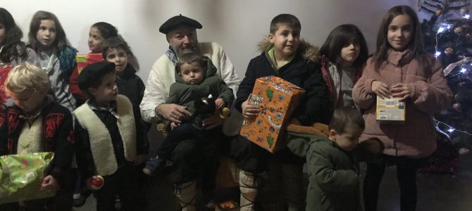 Feliz Navidad eta Urte Berri On. Imágenes del Olentzero 2019.